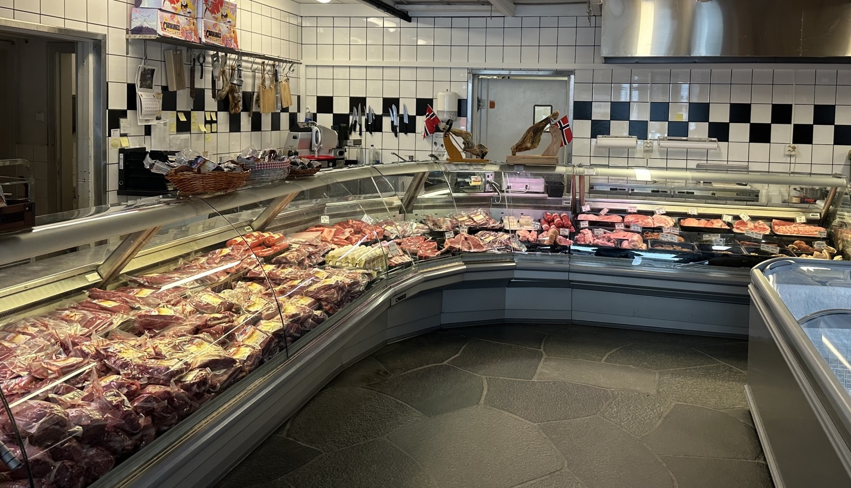 Disken i Havnegata med ferskt kjøtt og spekemat